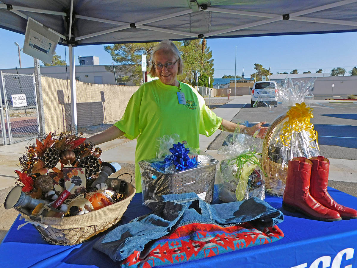 Robin Hebrock/Pahrump Valley Times Gina Jackson, a volunteer for the Remote Area Medical Taco D ...