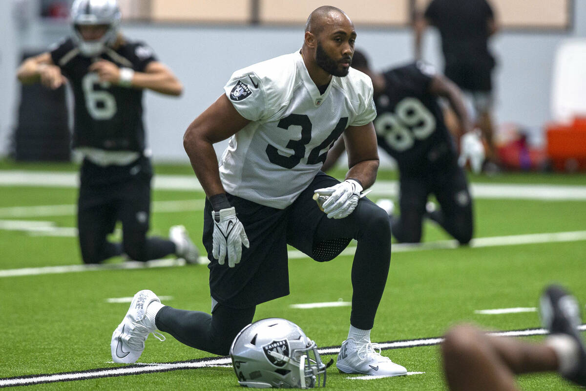 Linebacker K.J. Wright signs with Raiders