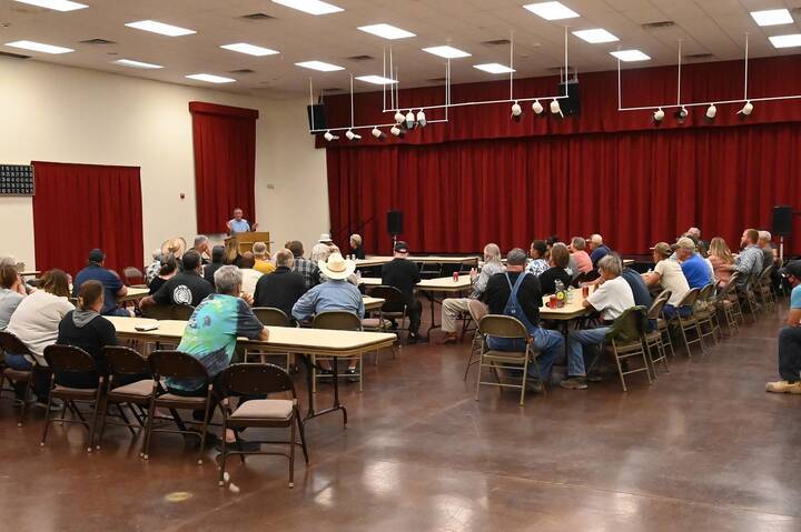 Richard Stephens/Special to the Pahrump Valley Times Locals listen to developer Ed Ringle duri ...