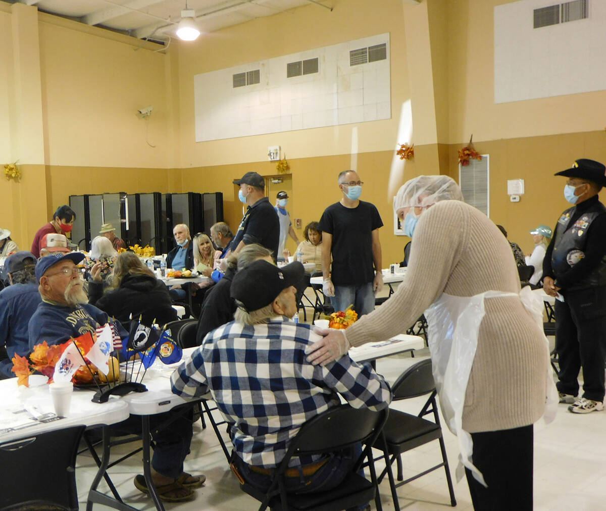 Robin Hebrock/Pahrump Valley Times A volunteer at the Pahrump Holiday Task Force's annual Commu ...