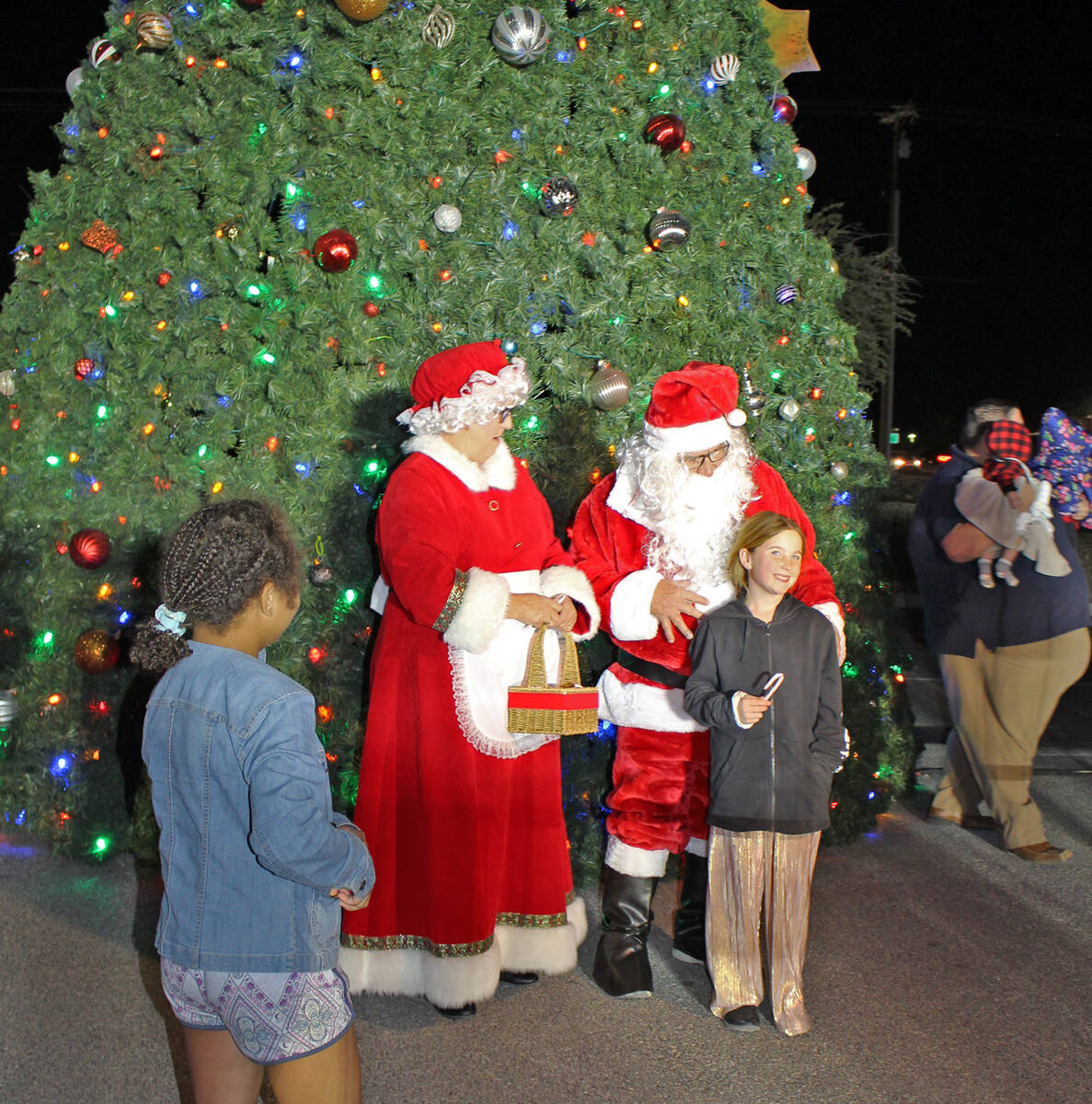 Robin Hebrock/Pahrump Valley Times Santa and Mrs. Claus pose before the Community Christmas Tre ...