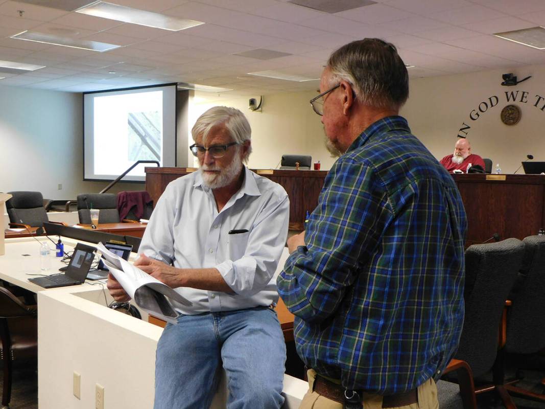 Robin Hebrock/Pahrump Valley Times Candela Renewables representative Jim Woodruff, at left, is ...