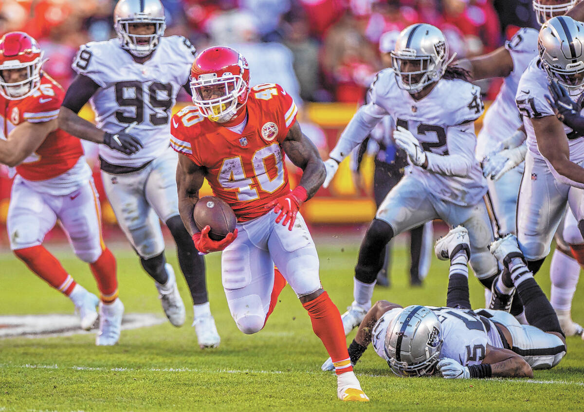 Kansas City Chiefs running back Derrick Gore (40) breaks for open ground and the end zone over ...