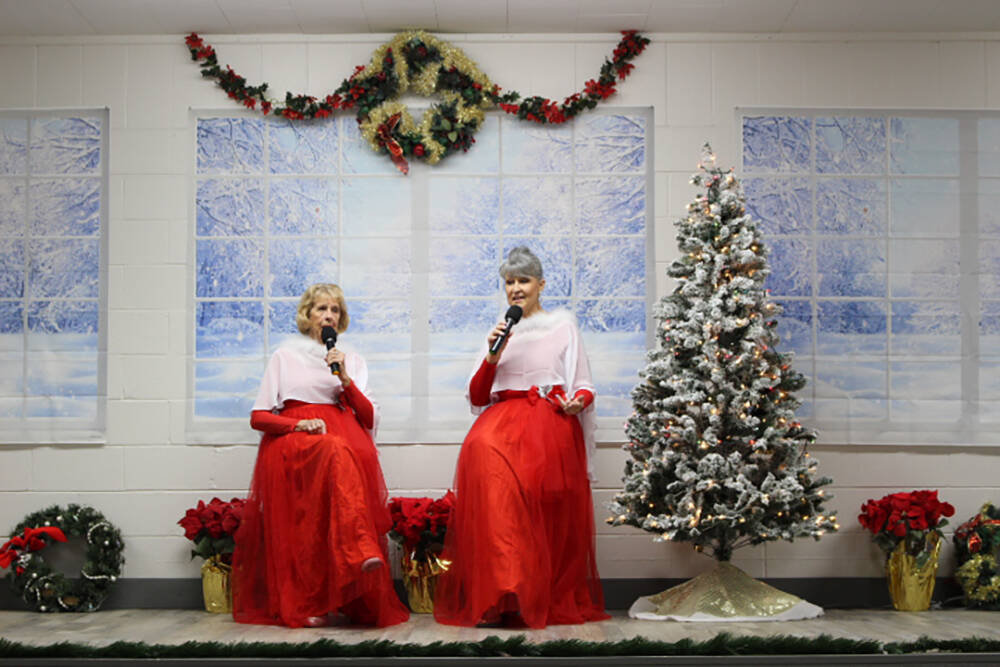 Robin Hebrock/Pahrump Valley Times Karen Potts and Kim Lyle are seen singing "White Christmas" ...
