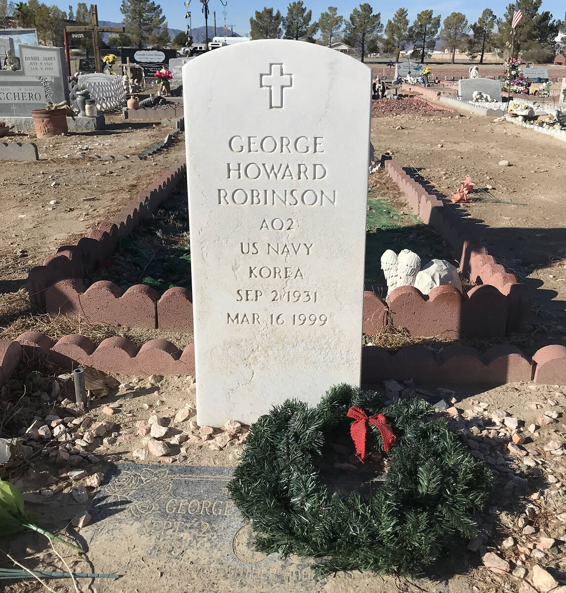 Robin Hebrock/Pahrump Valley Times U.S. Navy veteran George Howard Robinson's gravestone is sho ...