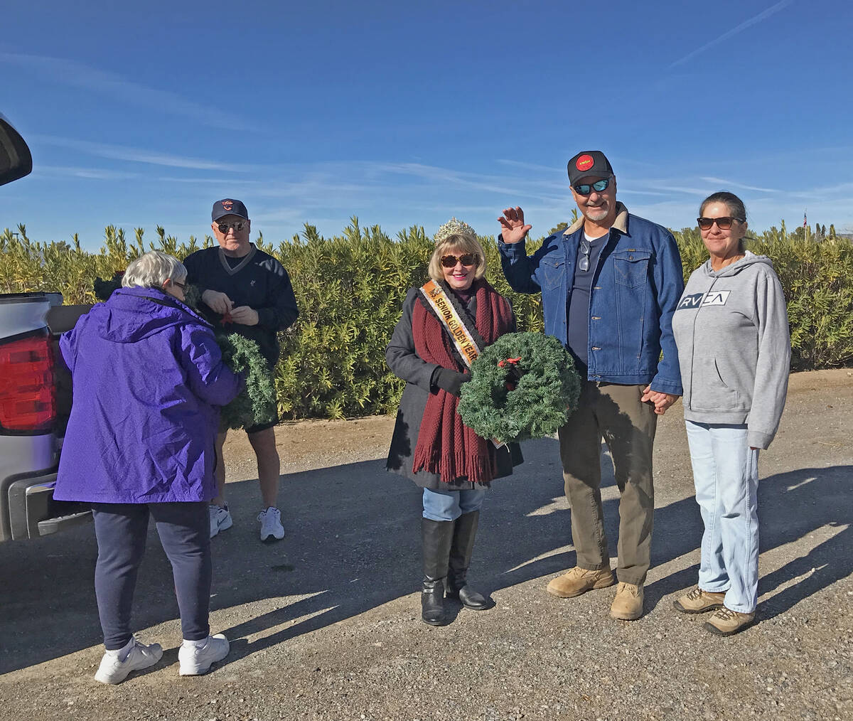 Robin Hebrock/Pahrump Valley Times Wreaths are distributed from the back of a truck on the morn ...