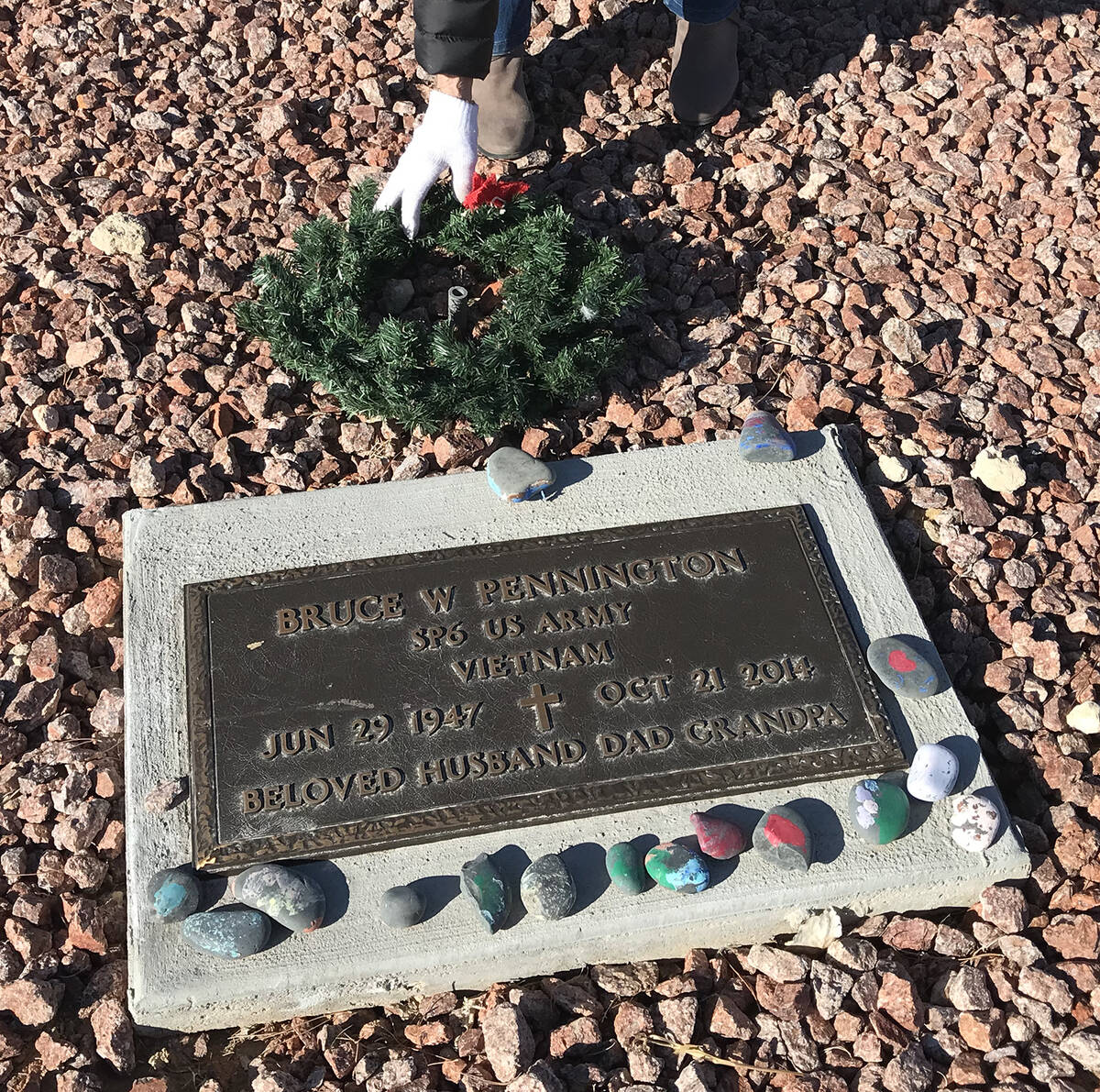 Robin Hebrock/Pahrump Valley Times A Nevada Silver Tapper lays a wreath on the grave of U.S. Ar ...