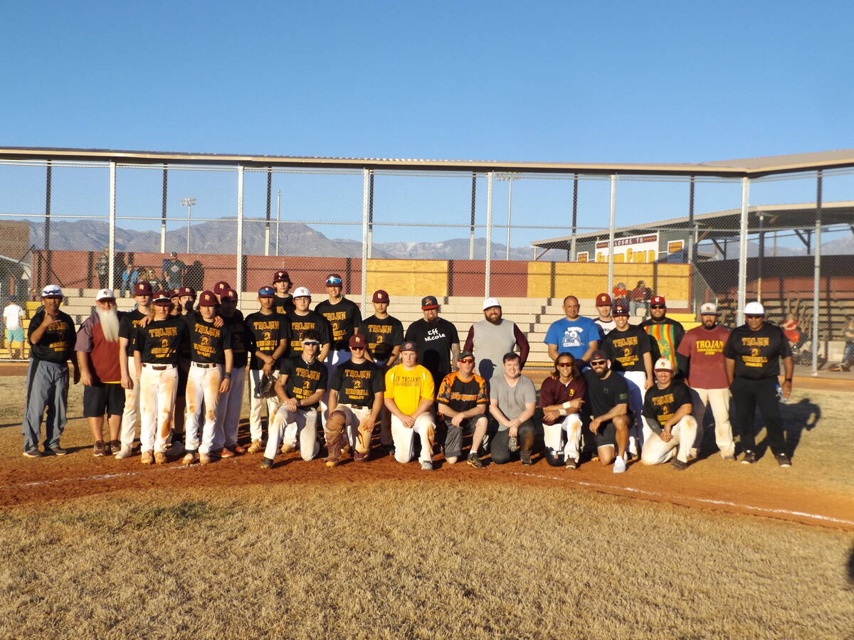 Horace Langford Jr. /Pahrump Valley Times PVHS alumni from classes of 1990 to 2021 pose with cu ...