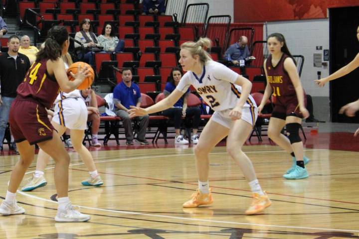 Danny Smyth/Pahrump Valley Times Trojan forward Kailani Martinez (34) stands at the 3-point li ...