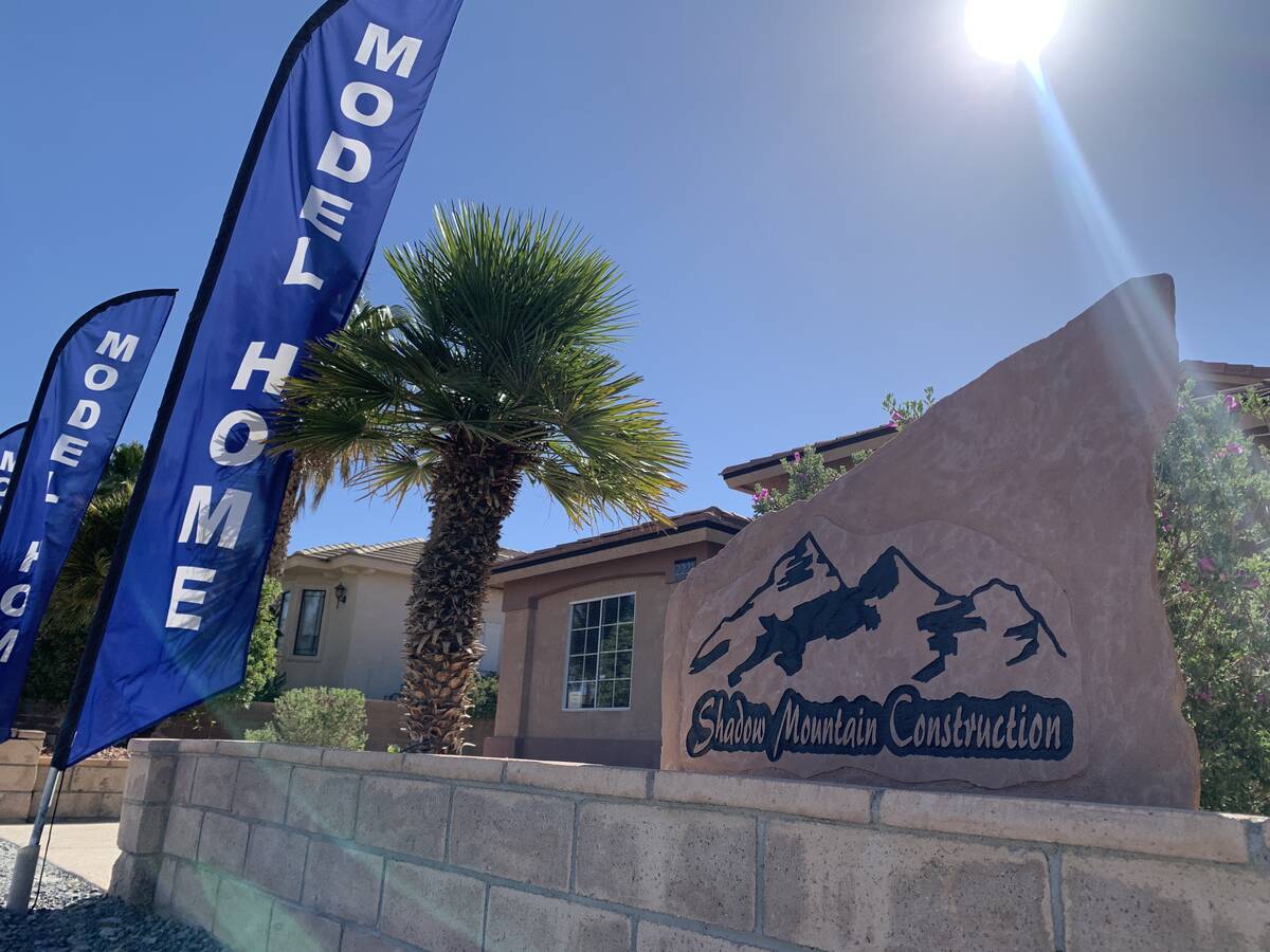 (Brent Schanding/Pahrump Valley Times) Shadow Mountain Construction LLC advertises its model ho ...