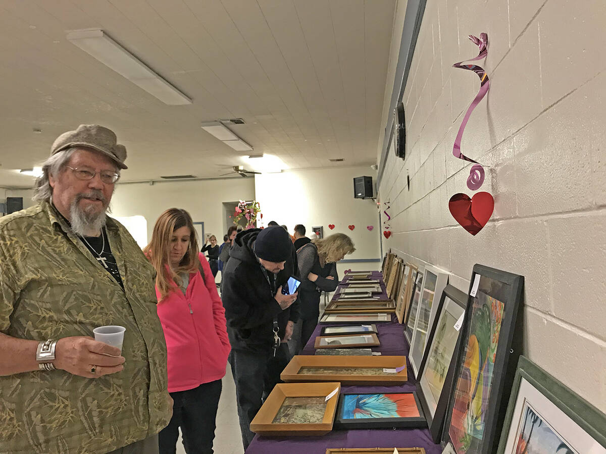 Robin Hebrock/Pahrump Valley Times Patrons are shown browsing through the wide variety of art a ...