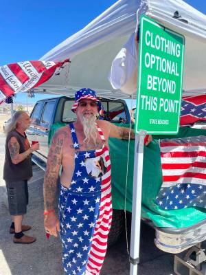 (Faye Burdzinski/Pahrump Valley Times) Pahrump bar-goers turned out in red, white and blue Satu ...