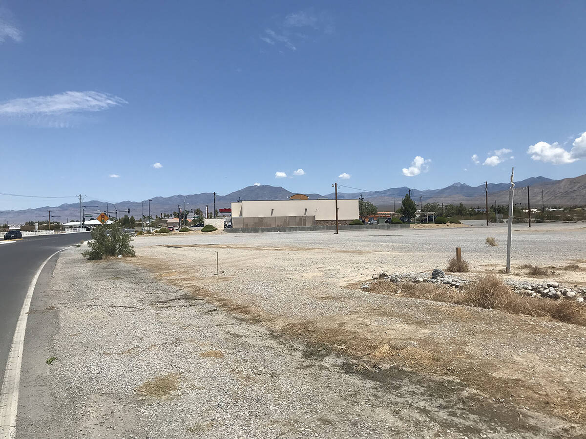Robin Hebrock/Pahrump Valley Times The vacant lot just south of the intersection of Homestead R ...