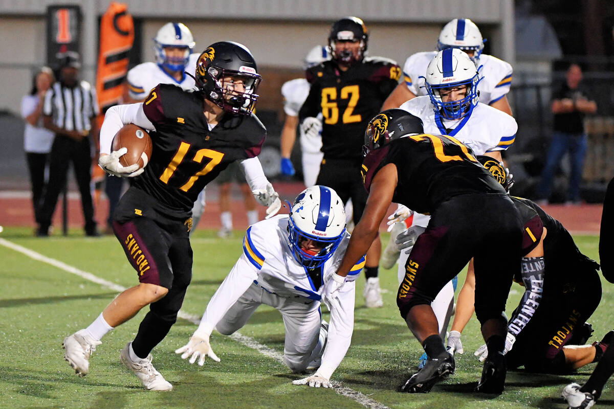 Peter Davis/Pahrump Valley Times Senior running back Cole Venturo (17) carries the ball on one ...