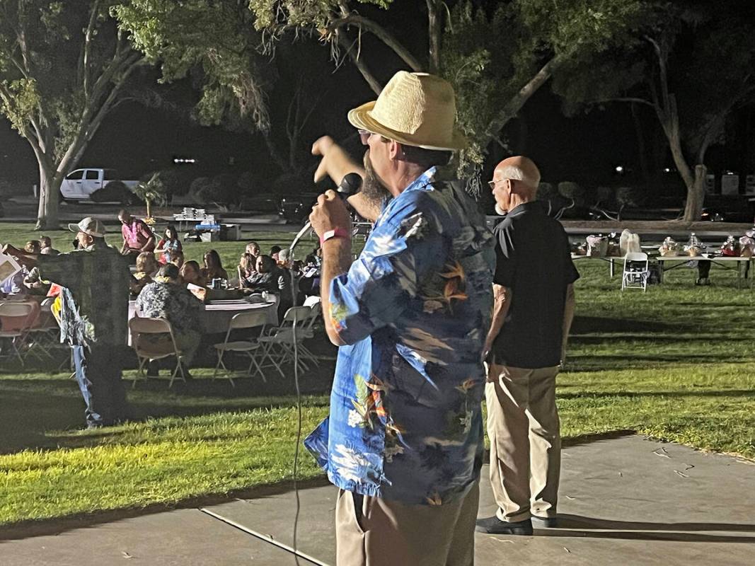 Courtesy of Deanna O'Donnell Professional auctioneer Ron Gibson, center, is seen leading the li ...