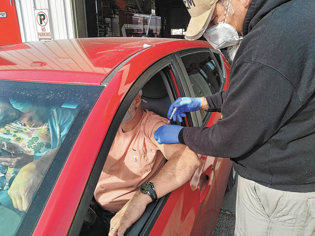 Selwyn Harris/Pahrump Valley Times file photo A drive-thru COVID vaccination center in Pahrump ...