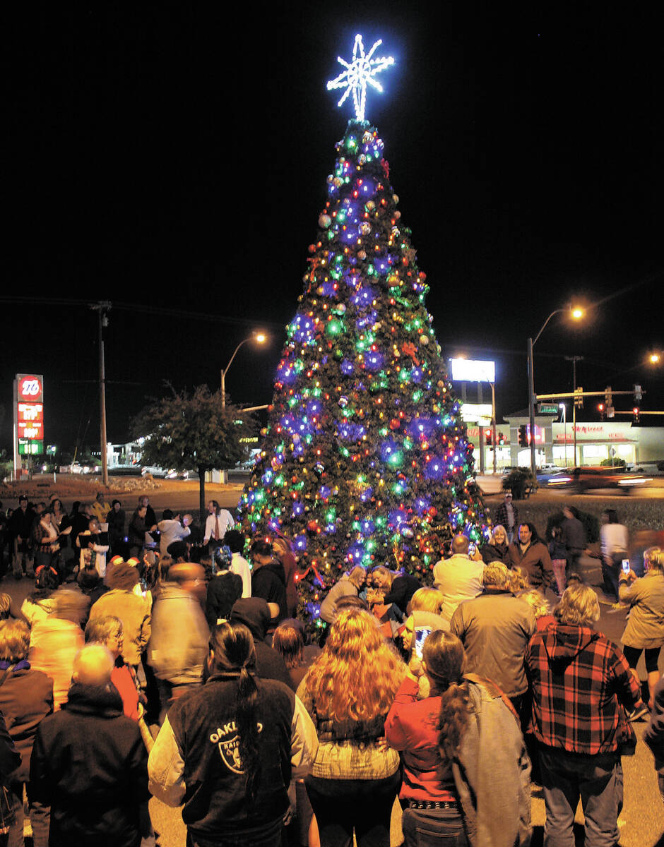 Robin Hebrock/Pahrump Valley Times This file photo shows a large crowd gathered before the Comm ...