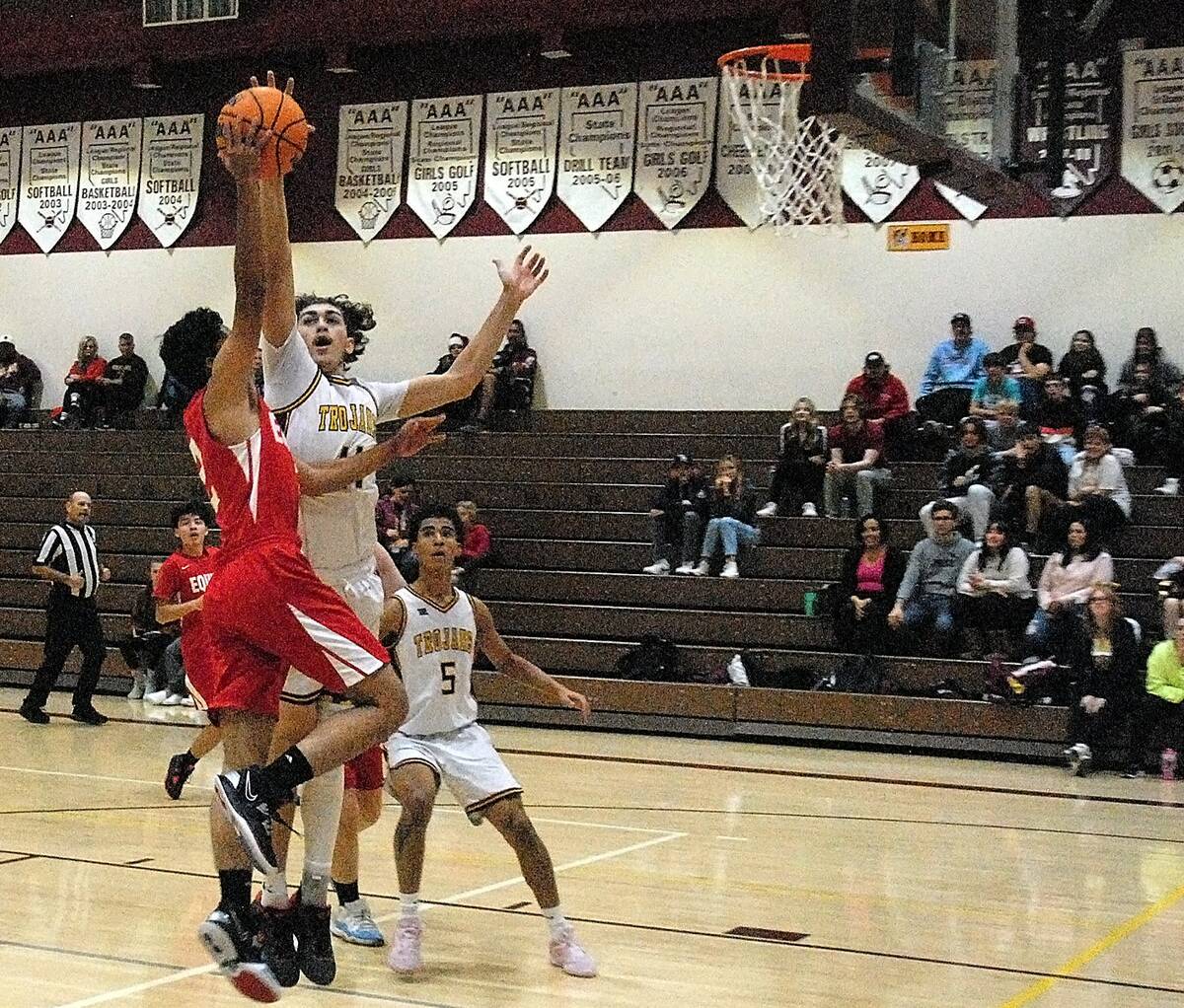 Horace Langford Jr./Special to Pahrump Valley Times Forward Ryder Cordova (11) goes up for a bl ...