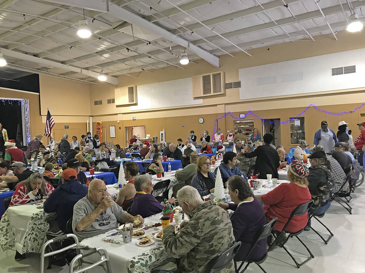 Robin Hebrock/Pahrump Valley Times The tables were packed at the Community Christmas Eve Dinner.
