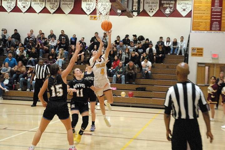 Horace Langford Jr./Pahrump Valley Times Pahrump senior guard Adryanna Avena (4) going in for a ...