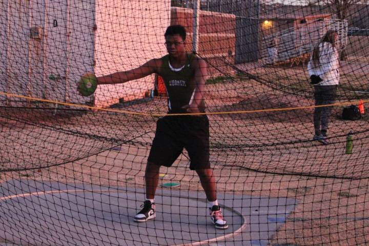 Danny Smyth/Tonopah Times Junior Jason Motton finished the discus throwing event with a distanc ...