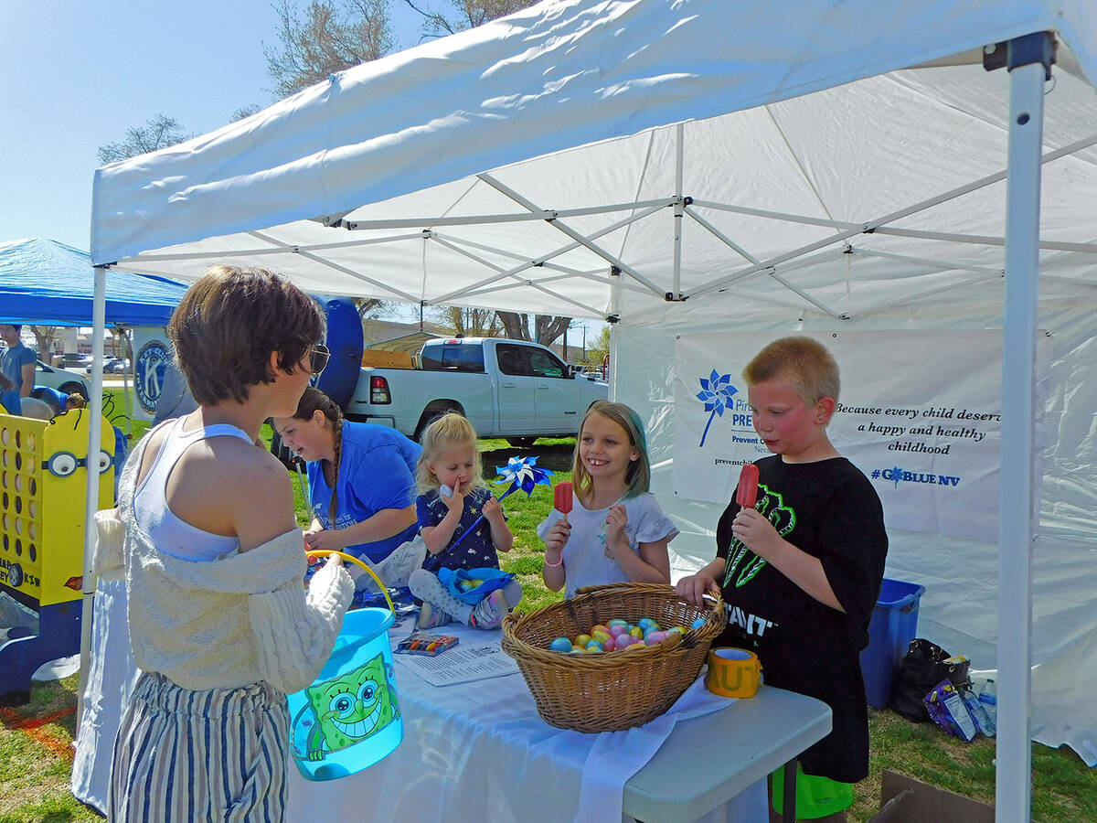 Robin Hebrock/Pahrump Valley Times Youngsters man a booth at the Community Easter Picnic to han ...
