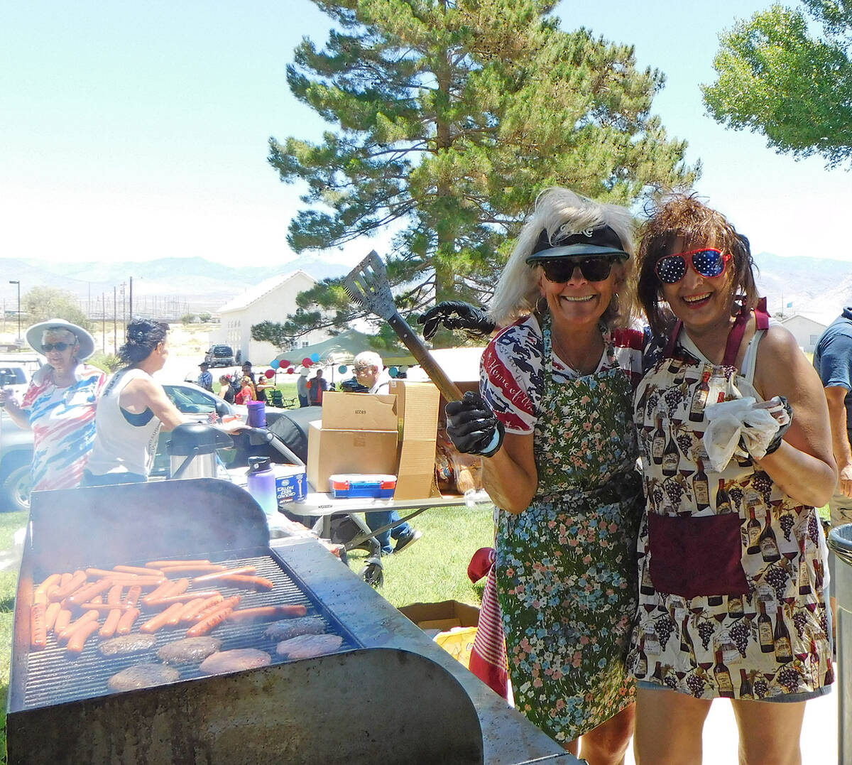 Robin Hebrock/Pahrump Valley Times Pahrump Holiday Task Members Michelle Caird, left, and Gina ...