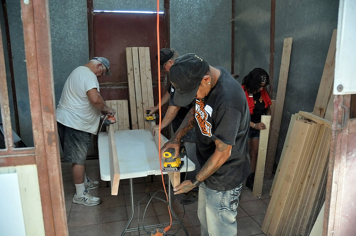 Horace Langford Jr./Pahrump Valley Times file Dozens of volunteers work in an assembly line dur ...