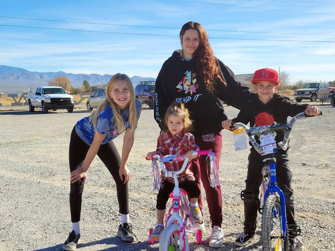 Special to the Pahrump Valley Times Avery Sampson, left, stands with a mom and her two children ...