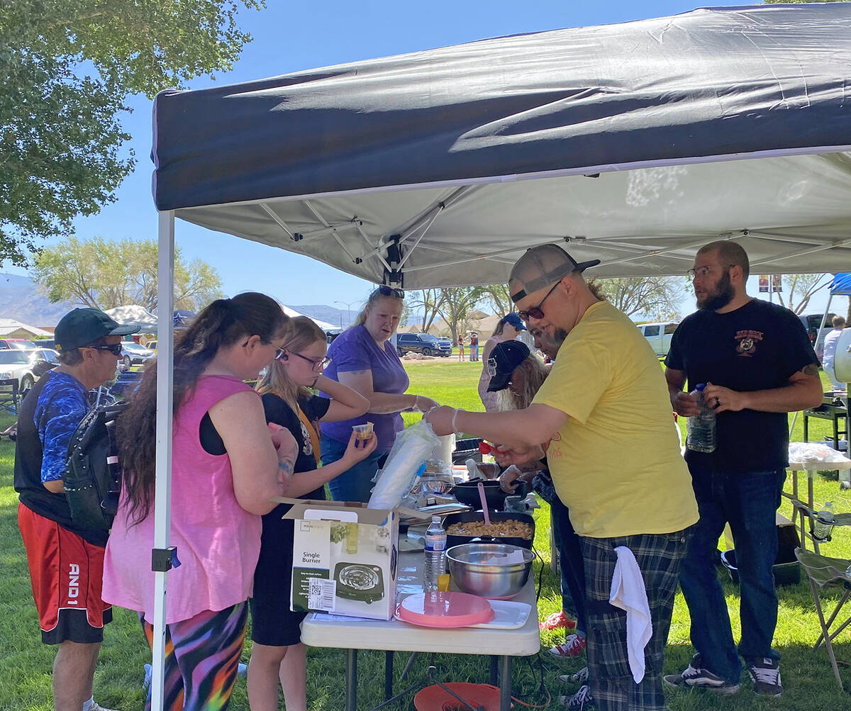 Robin Hebrock/Pahrump Valley Times The Butterfly Effect and Alica Lewis are shown handing out t ...