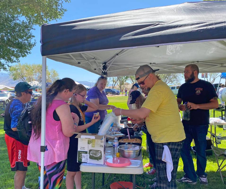Robin Hebrock/Pahrump Valley Times The Butterfly Effect and Alica Lewis are shown handing out t ...