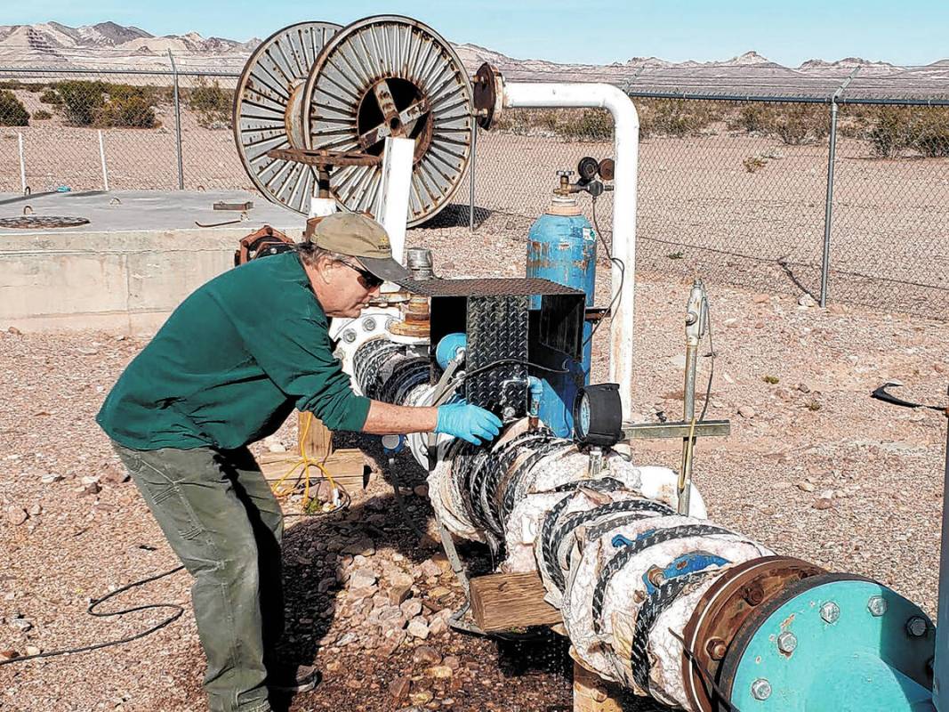 Pahrump Valley Times file Nye County Geoscientist John Klenke takes samples from a sanitation w ...