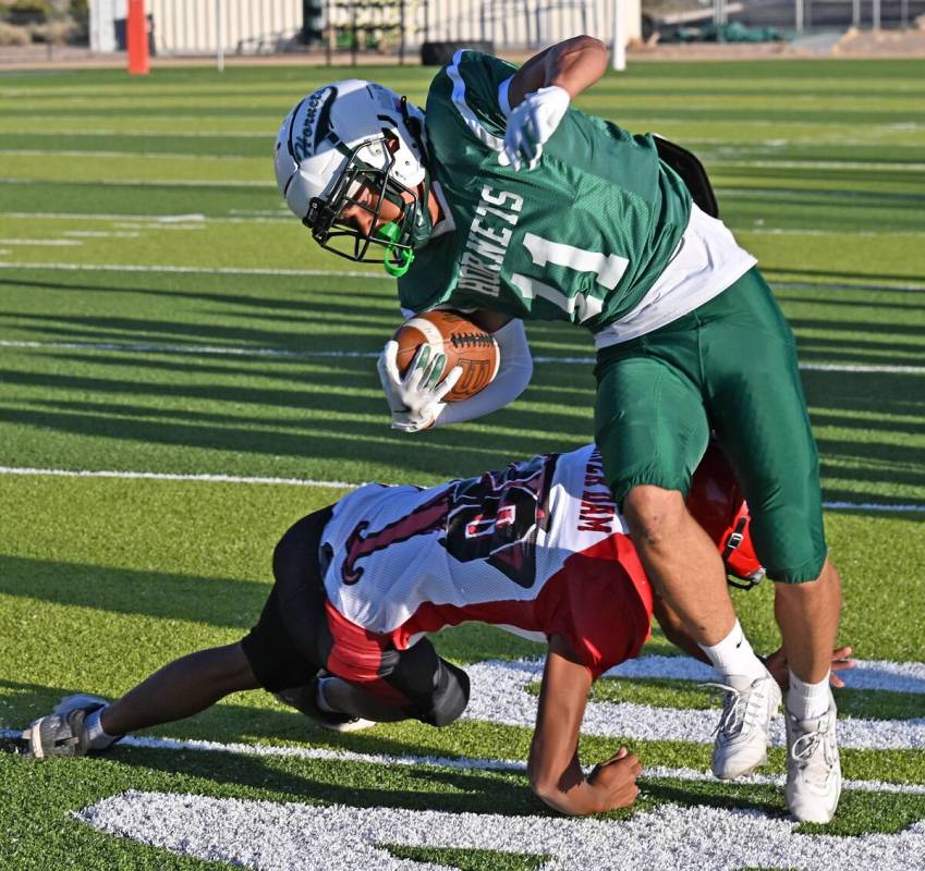 Hornet Reese Taylor (11) carries the ball as a Diamondback player falls to the ground after att ...