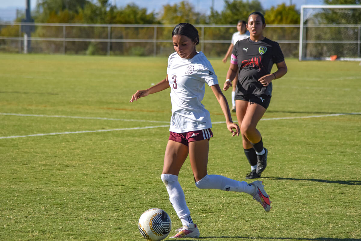 Trojans Natalie Soto (3) passes the ball as a SLAM player attempts to catch her on Wednesday, S ...