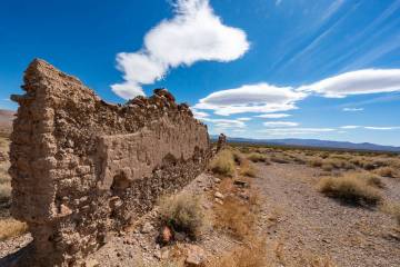 John Clausen/Pahrump Valley Times Not far from the ruins of the ghost town of Rhyolite, the Gol ...