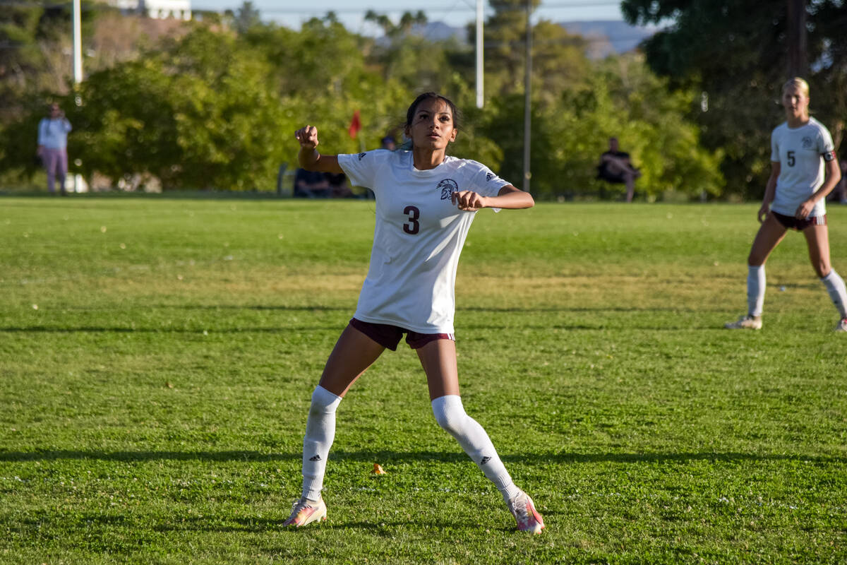 Trojans Valery Romero (3) attempts to receive the ball on Thursday, Oct. 17, 2024, in Boulder C ...