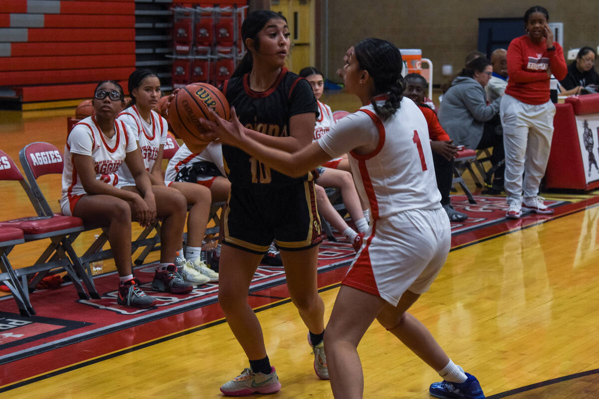 Pahrump Valley’s sophomore Natalie Soto (10) attempts to spot an opening to throw the ba ...