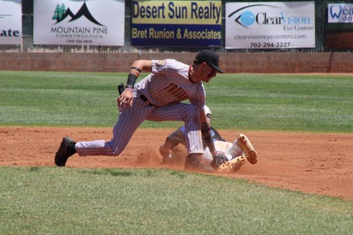 Jacob Powers/Pahrump Valley Times Senior Aidyn Cratty tags a Pirate runner out.