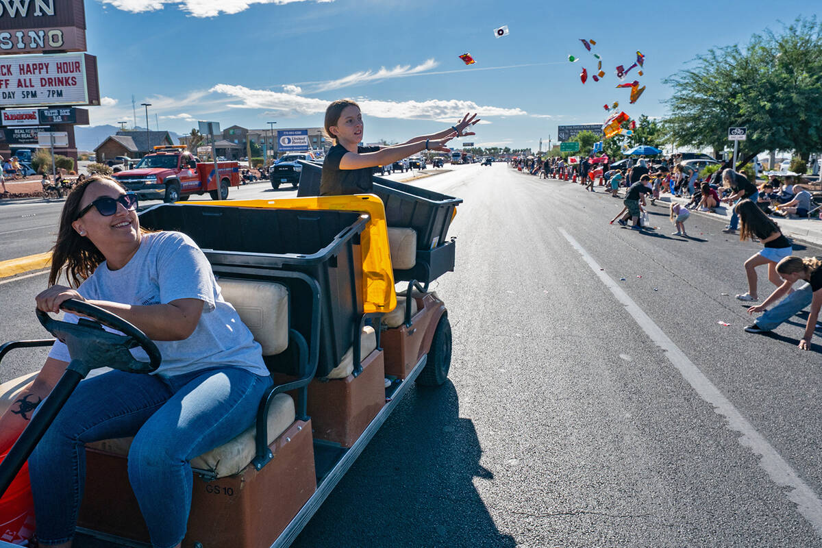 The sidewalks along Highway 160 were packed with people on Saturday, Sept. 27 as the Pahrump Fa ...