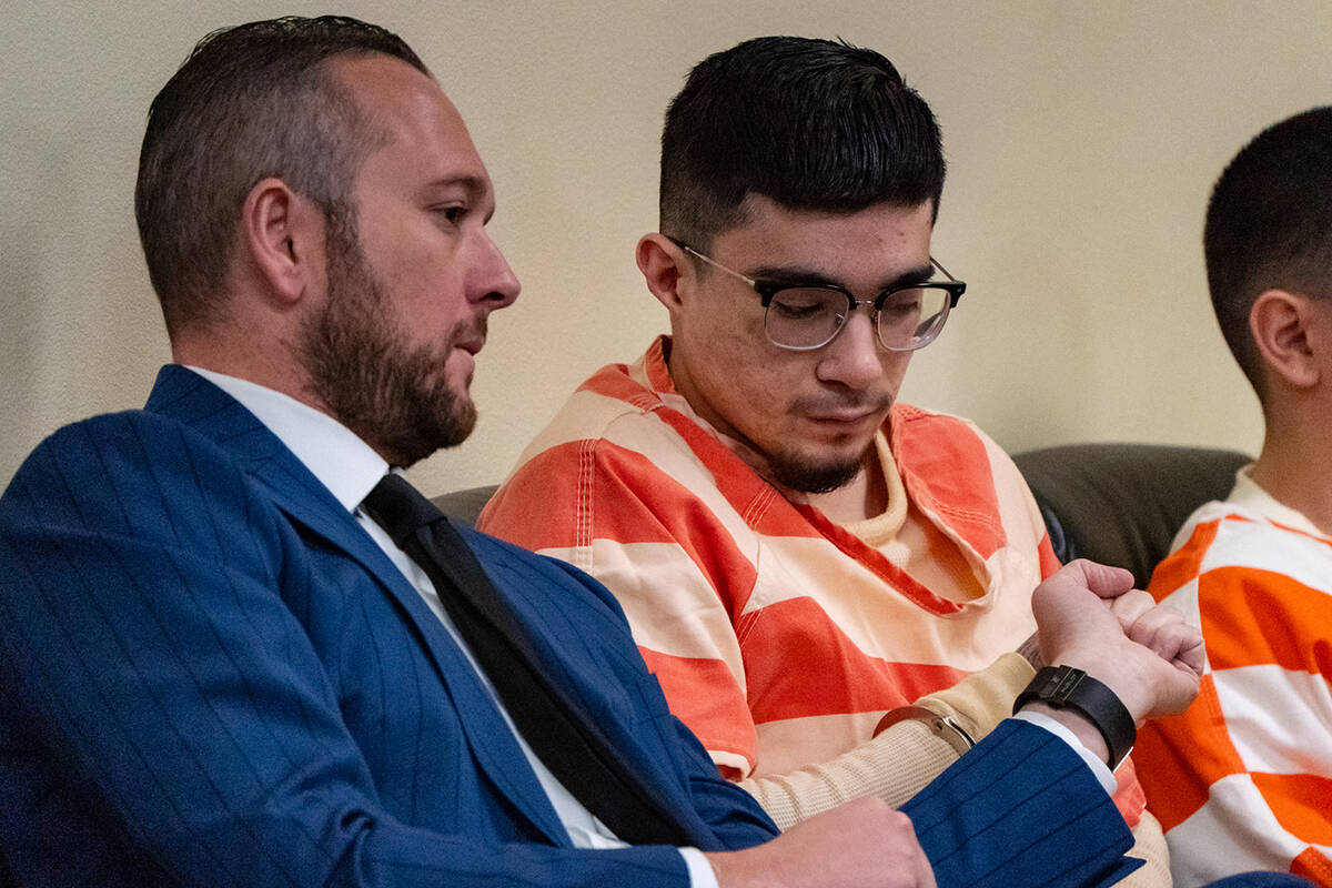 Suspect Carlos Blakely speaks with his attorney Michael A. Troiano before the hearing. (John Cl ...