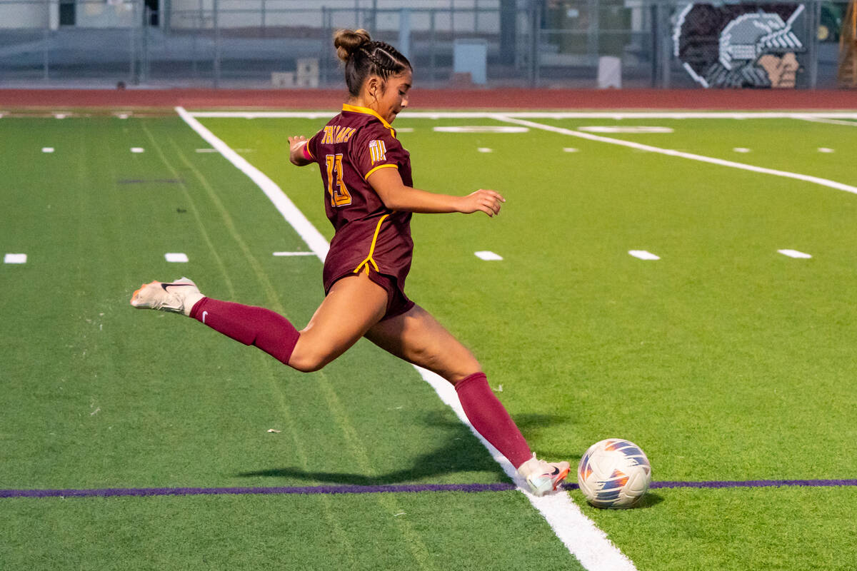 PVHS girls soccer junior co-captain Natalia Soto prepares to send a lob over the middle in a ho ...