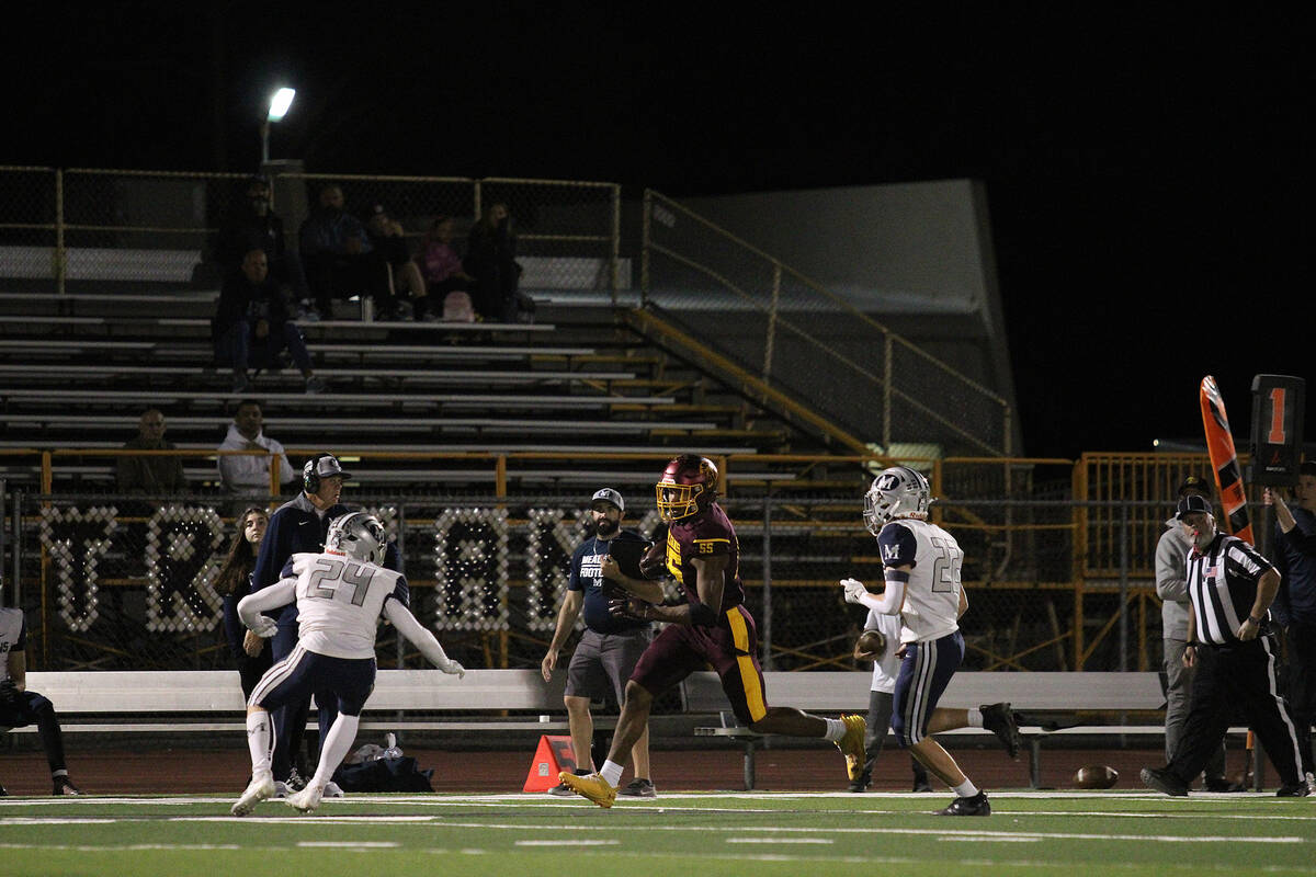PVHS junior OLB Iyan Bosket swiftly makes his way on the ground through the Mustangs defense du ...