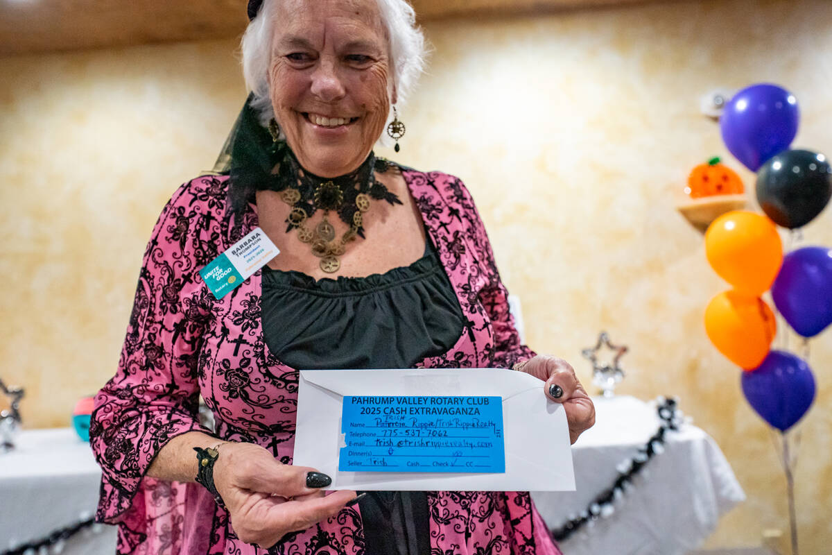 Rotary president Barbara Thompson holds the $10,000 ticket won by Trish Rippie. (John Clausen/P ...