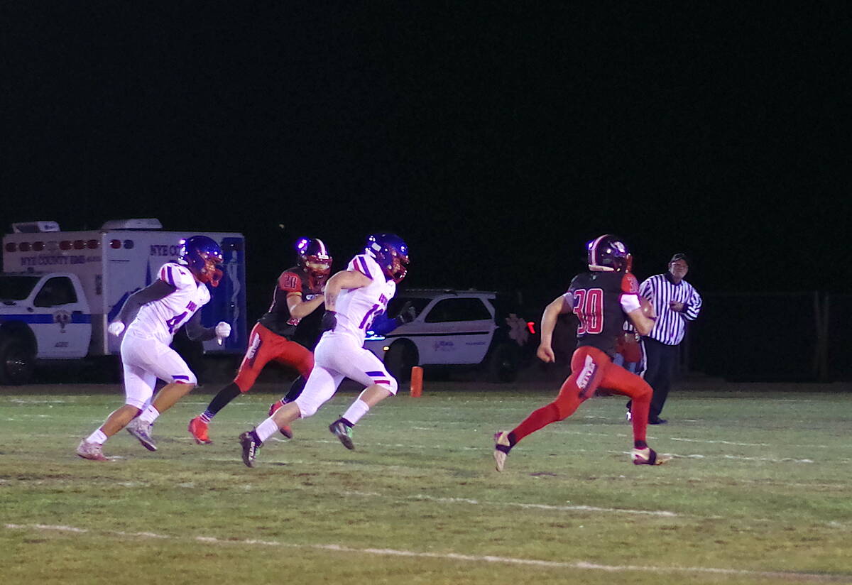Tonopah High School junior RB/LB Dustin Otteson rushes for one of his four rushing touchdowns o ...