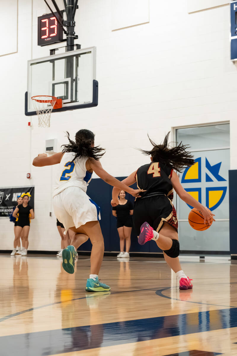 Pahrump Valley High School sophomore guard Aurora Bowers drives past Cristo Rey St. Viator seni ...