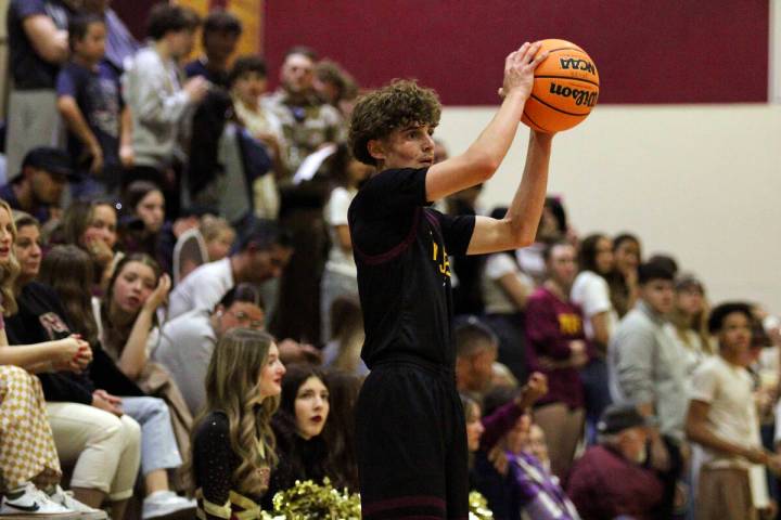 PVHS senior Keir Sheppard attempts to find an open man during the Class 3A regionals semifinals ...