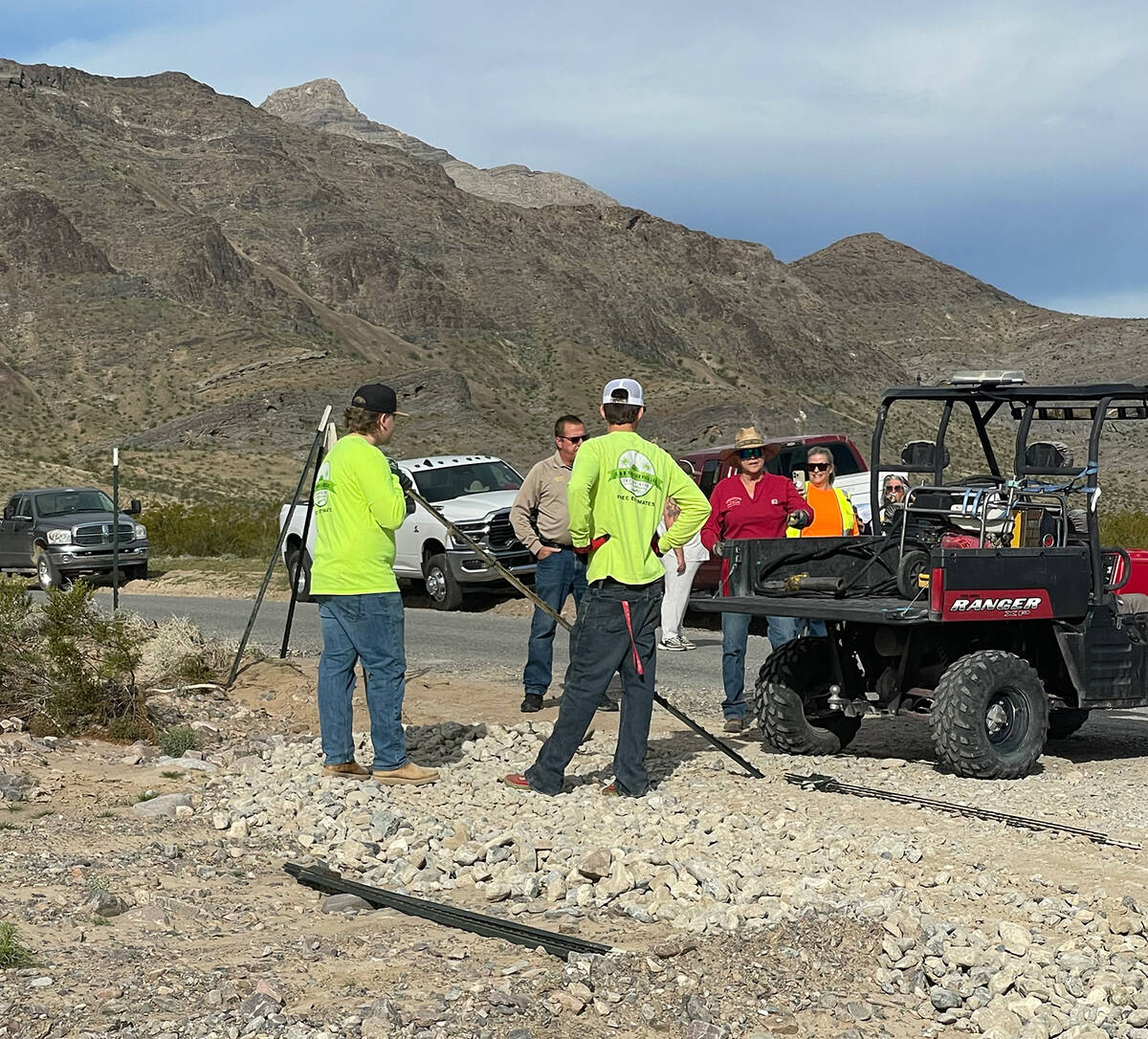 Nye County Sheriff Joe McGill, volunteers from C&R Yard Services and members of Southwestern Wi ...
