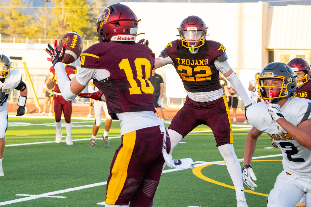 Pahrump Valley senior Lucas Gavenda reaches for a pass as teammate Paul Walker blocks during Fr ...