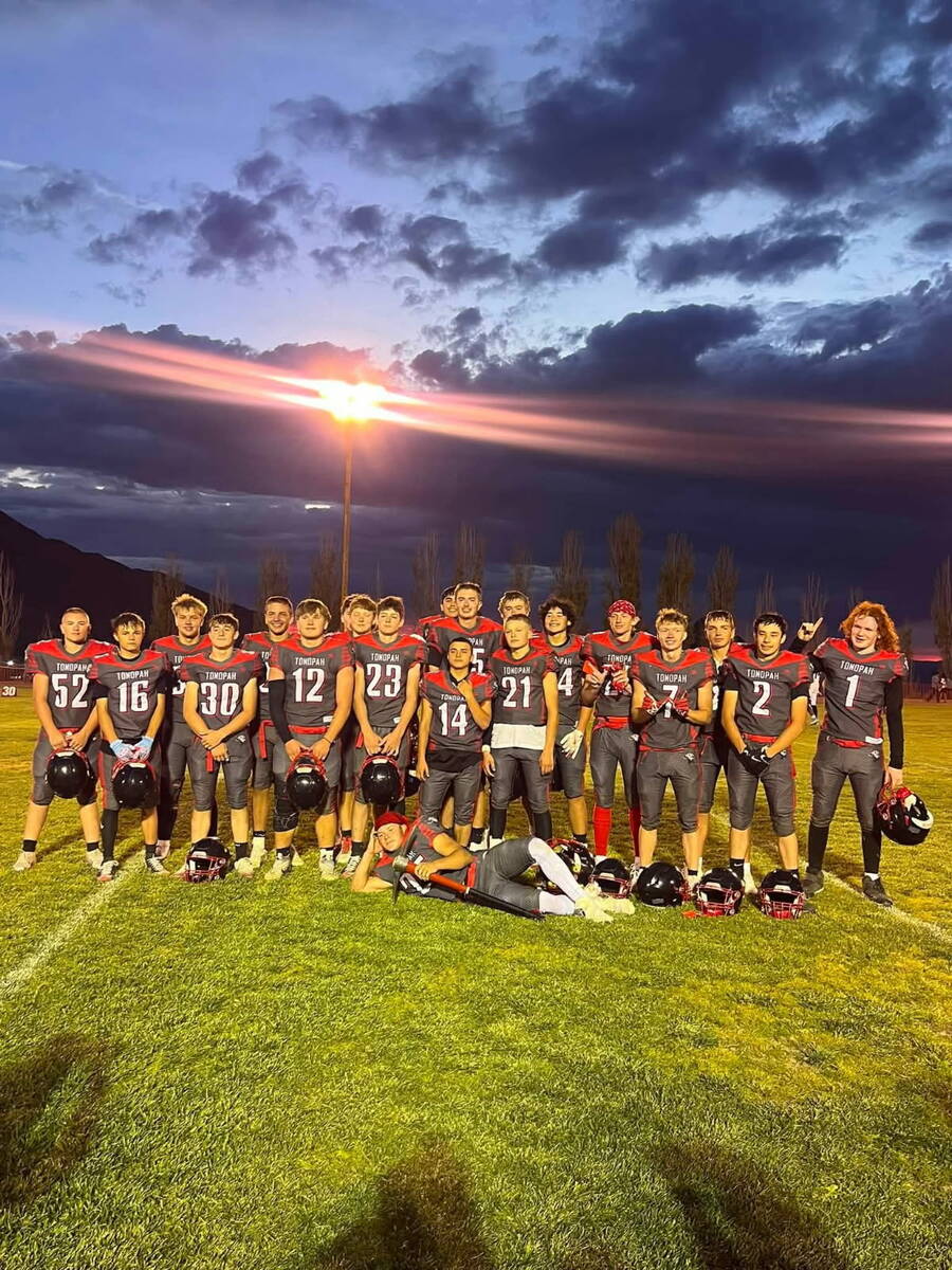 Duffy Otteson/Special to the Times-Bonanza Members of the Tonopah High School football team gat ...