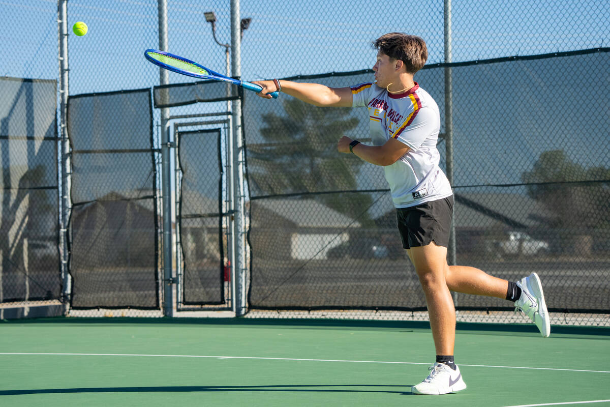 Pahrump Valley junior Brendan Torres stretches for a shot against Moapa Valley on Sept. 16. Bre ...